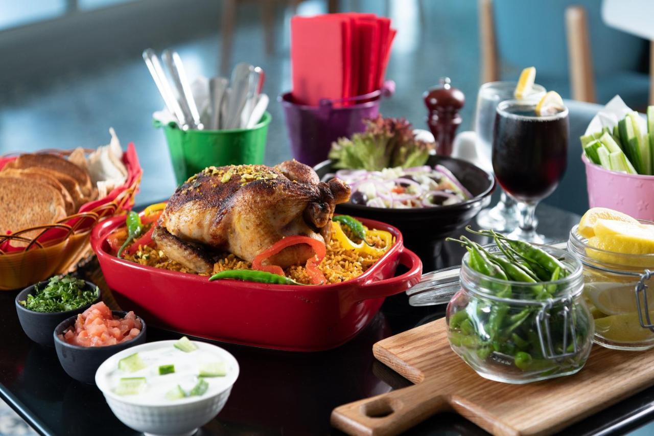 Park Inn by Radisson Jubail Industrial City Bagian luar foto