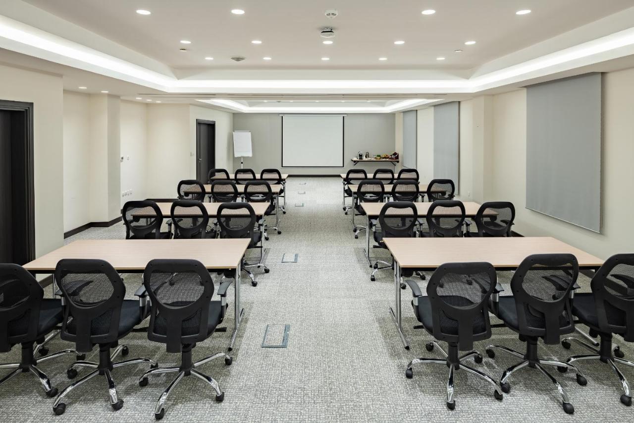 Park Inn by Radisson Jubail Industrial City Bagian luar foto