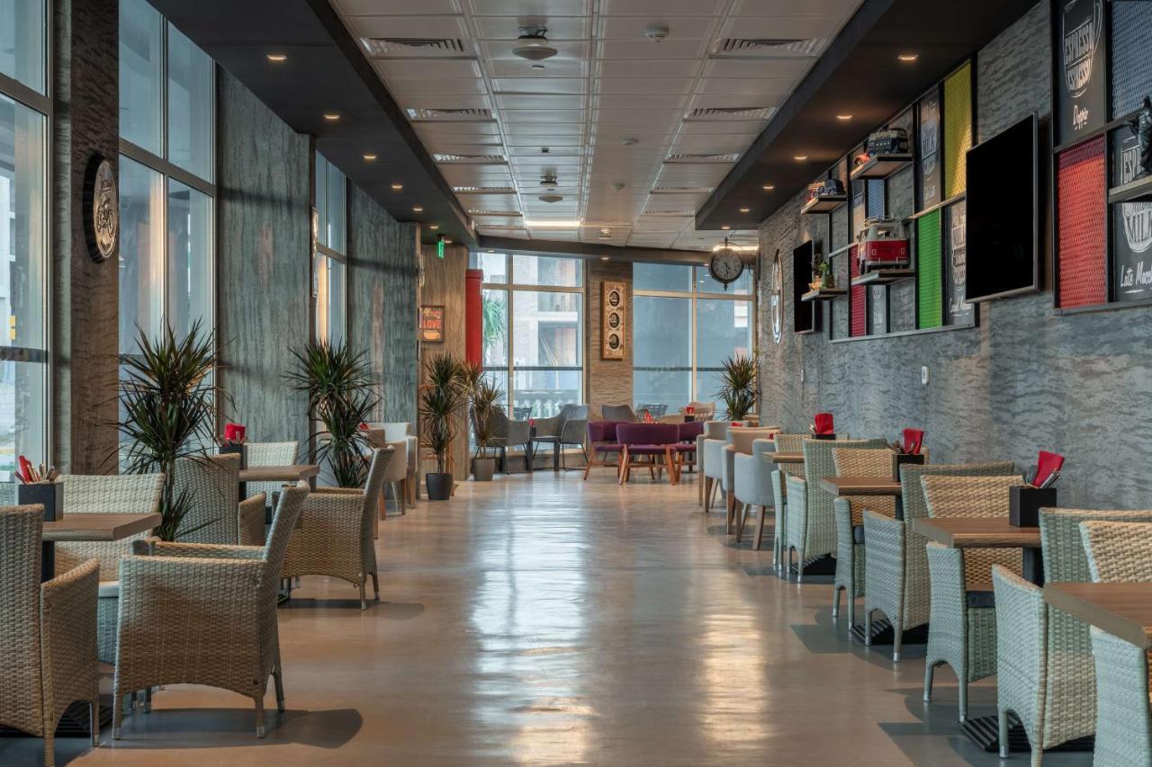 Park Inn by Radisson Jubail Industrial City Bagian luar foto