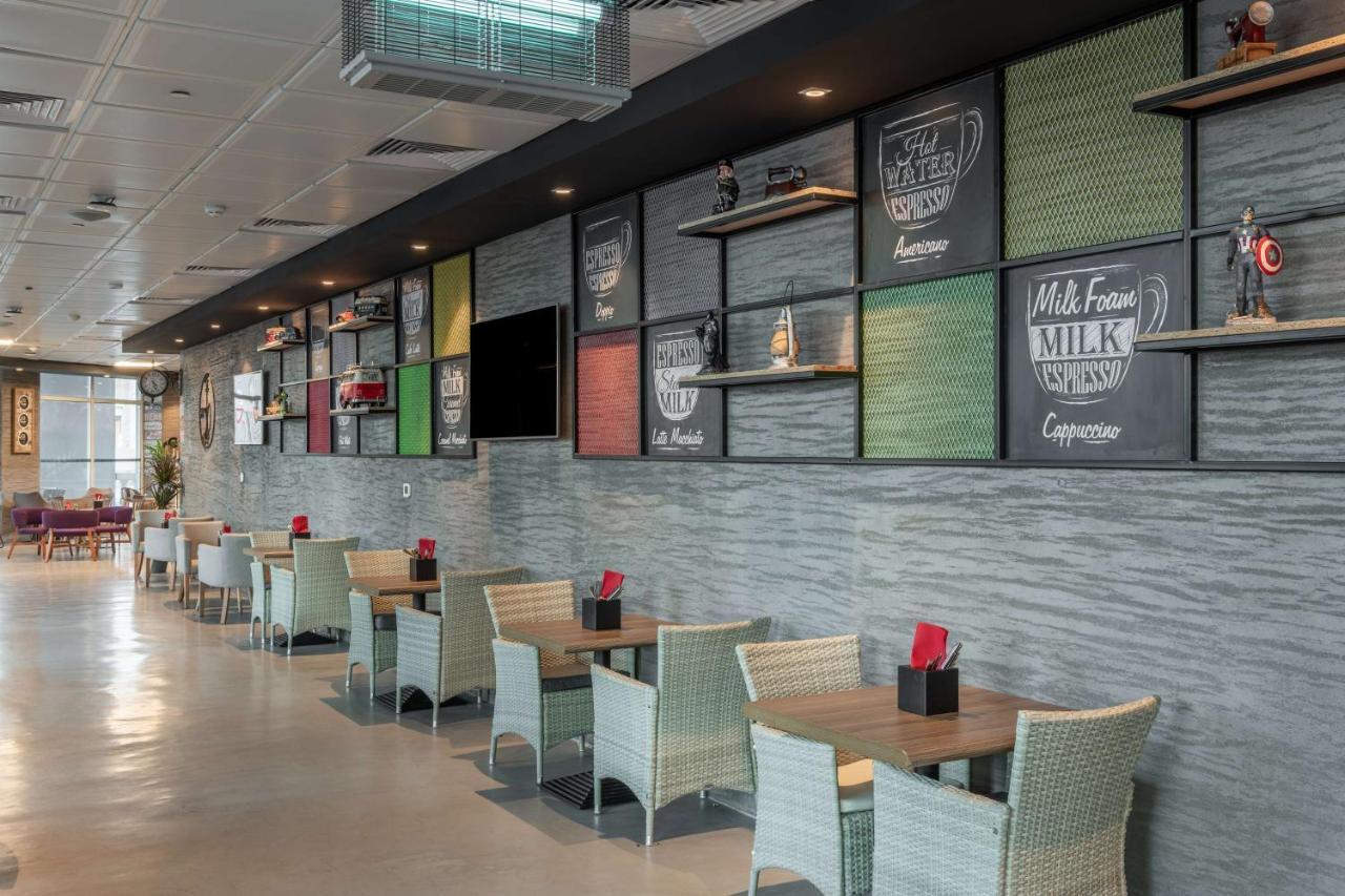 Park Inn by Radisson Jubail Industrial City Bagian luar foto